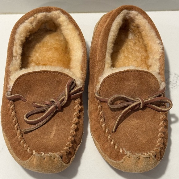 L.L Bean Kids Suede Sherpa Lined Slippers - Picture 2 of 8